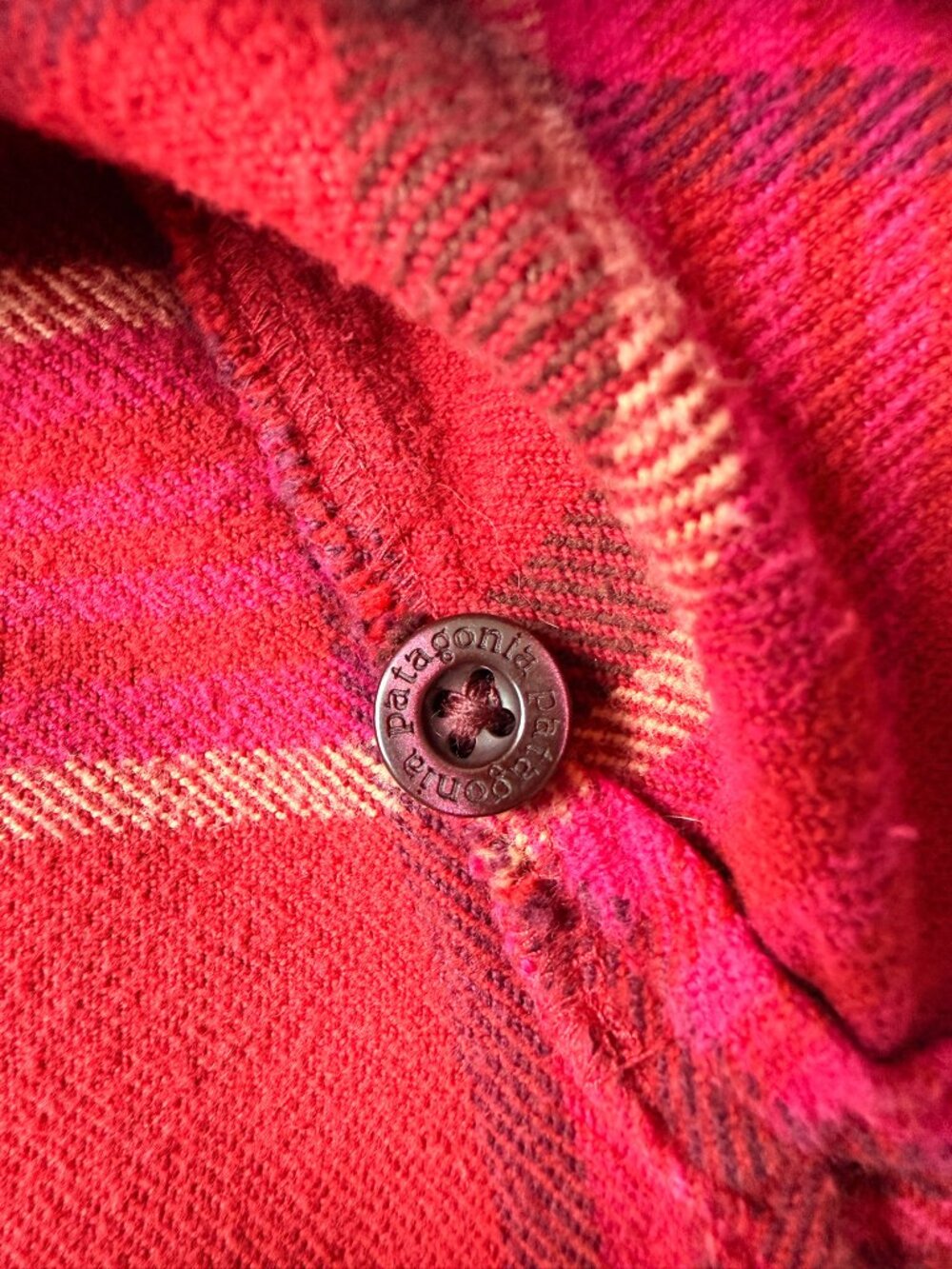 Patagonia Organic Cotton Plaid Flannel Shirt Women's 8 Red Pink Button Up - Picture 3 of 8